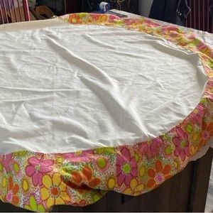 Spring table cover